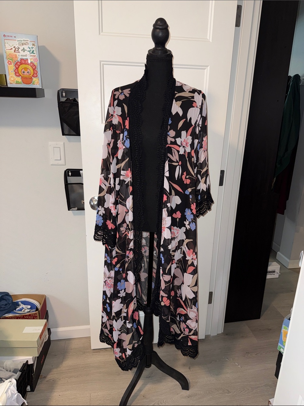 TORRID Floral Black Crochet Trim Kimono 1/2